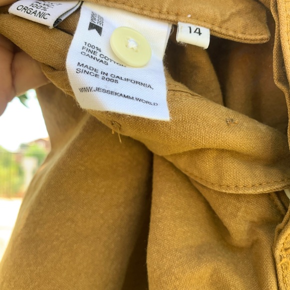 JESSE KAMM
ITEM: SAILOR CUT OFF SHORTS
COLOR: TOBACCO
SIZING: 14 - Picture 9 of 10